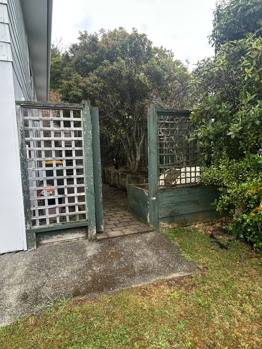 Kelson Fence and Gate — Before