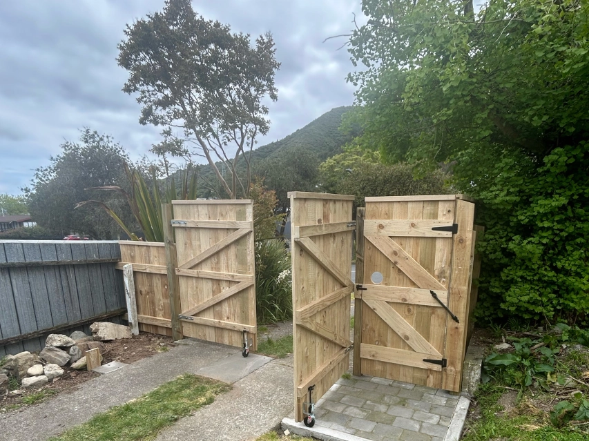 totara-park-timber-fence-gate-open.jpg